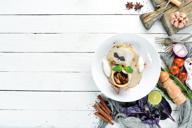 kuchnia z talerzem jedzenia